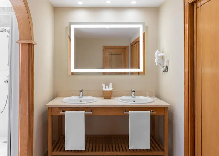 Elba Sara & Golf אתר נופש קלטה דה פוסטה