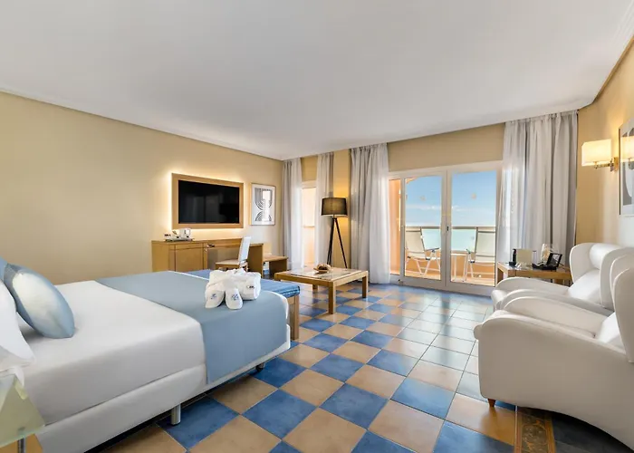 Elba Sara & Golf منتجع